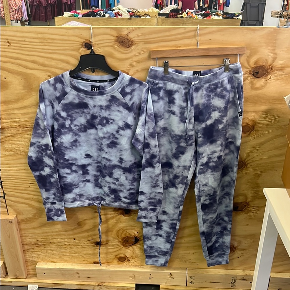 GAP Blue and White Tie-Dye Lounge Set